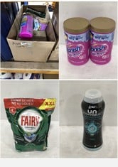 BOX OF ASSORTED CLEANING ITEMS TO INCLUDE VANISH OXI-ACTION VIBRANT COLOURS CHLORINE BLEACH FREE LAUNDRY BOOSTER 1.5KG