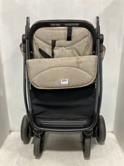 BLACK/GREY PUSHCHAIR