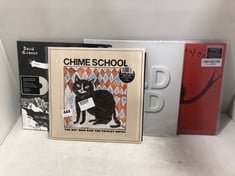 4 X ASSORTED VINYLS TO INCLUDE CHIME SCHOOL THE BOY WHO RAN THE PAISLEY HOTEL VINYL