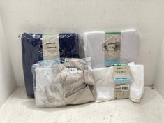 4 X ASSORTED JOHN LEWIS BEDDING TO INCLUDE JOHN LEWIS CRISP & FRESH EGYPTIAN COTTON FLAT SHEET IN NAVY - SIZE SUPER KING