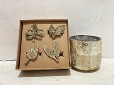 2 X NIMIT RECYCLED GLASS TEALIGHT - ANTIQUE GOLD - ITEM NO. NT0401 - RRP £20 TO INCLUDE 2 X LEAF BRASS NAPKIN RINGS - ANTIQUE BRASS - SET OF 4 - ITEM NO. LN0701 - RRP £35