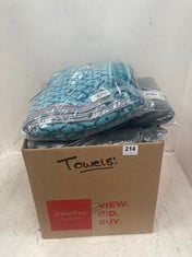 SMALL BOX OF ASSORTED TOWELS TO INCLUDE MARGO SELBY 100CMX150CM COTTON BATH SHEET IN EASTBOURNE BLUE