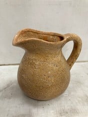 7 X STONE THE CROWS LARGE JUG - SAND-H.22CM - TOTAL RRP £153