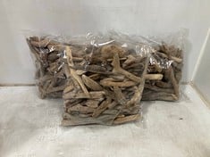 12 X STONE THE CROWS BAG OF SMALL DRIFTWOOD PIECES-LNG 7.5-12.5CM - TOTAL RRP Â£180