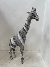 4 X STONE THE CROWS LARGE GIRAFFE - HGT 46CMS