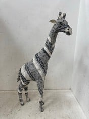 4 X STONE THE CROWS LARGE GIRAFFE - HGT 46CMS