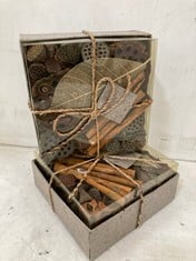 48 X STONE THE CROWS ASSORTED SMALL POT POURRI SET - SQ 14CM - TOTAL RRP £288