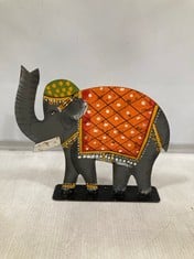 60 X STONE THE CROWS LARGE STANDING ELEPHANT - RED - WITH 17CM - TOTAL RRP £300