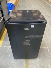 SIA UNDER COUNTER FRIDGE IN BLACK - MODEL NO. LFS01BL - RRP £140 (ZONE 2)