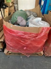 PALLET OF ASSORTED HOUSEHOLD ITEMS TO INCLUDE STANDARD PILLOW IN WHITE, STAR/WHITE CHANGING MAT