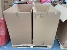 PALLET OF PET ITEMS TO INCLUDE TRIXIE CAT LITTER TRAY WITH HOOD & DOOR