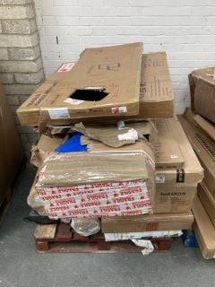 PALLET OF ASSORTED ITEMS TO INCLUDE PET HUTCH