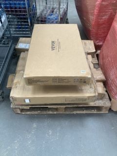 PALLET OF ASSORTED ITEMS TO INCLUDE VEVOR NON-FOLDING DOG STAIRS - MODEL NO. ZD-19-03