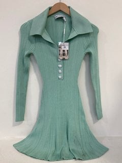 SELF-PORTRAIT MINT STITCH KNIT MINI DRESS IN GREEN UK SIZE S - RRP £320: LOCATION - FRONT BOOTH