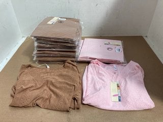 QTY OF WOMENS DOKOTOO LONG SLEEVE V-NECK TOPS IN BROWN & PINK IN VARIOUS SIZES: LOCATION - A7