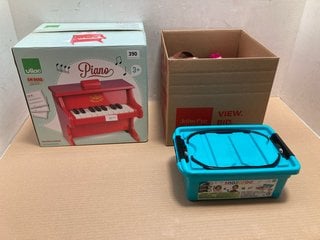 QTY OF KIDS TOYS TO INCLUDE VILAC WOODEN PIANO: LOCATION - A13