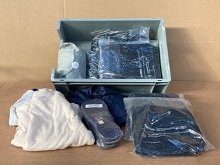 QTY OF ASSORTED CLOTHING IN VARIOUS SIZES TO INCLUDE NBA SHORTS AND SLEEVELESS SHIRT SET IN GREY / PURPLE - UK SIZE: 15-16Y: LOCATION - B9