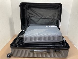 SET OF 3 BLOOMLITE LARGE HARDSHELL SPINNER SUITCASES IN SILVER: LOCATION - B3