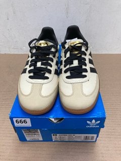 ADIDAS WOMENS SAMBA OG TRAINERS IN CREAM AND BLACK SIZE UK 6.5: LOCATION - B2