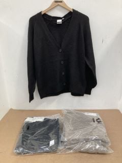 3 X ICHI IHKAMARA CARDIGAN IN BROWN SIZE S TO INCLUDE 2 X ICHI IHKAMARA CARDIGAN IN BLACK SIZE L: LOCATION - B1