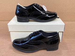 HUSH PUPPIES KADA PATENT SHOES SENIOR IN BLACK SIZE UK 4: LOCATION - C2