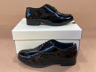 HUSH PUPPIES KADA PATENT SHOES JUNIOR IN BLACK SIZE UK 4: LOCATION - C2