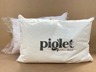 3 X BEDDING ITEMS TO INCLUDE PIGLET SOFT PILLOW: LOCATION - C2