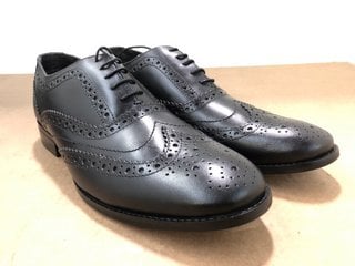 FRONT DIEGO LEATHER BROGUES IN BLACK SIZE UK 8: LOCATION - C6