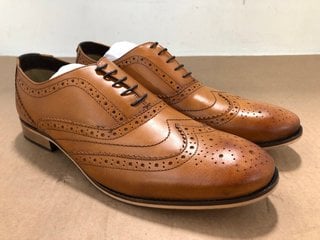 FRONT DIEGO LEATHER BROGUES IN TAN SIZE UK 11: LOCATION - C6