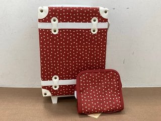 SEE-YA HOLIDAY SUITCASE IN SWEETHEART RED: LOCATION - C7