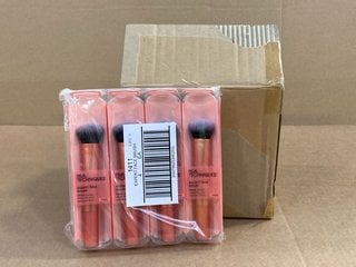 BOX OF EXPERT FACE BRUSHES: LOCATION - C8