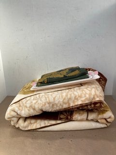 QTY OF BEDDING ITEMS TO INCLUDE BLANKET IN BEIGE / BROWN: LOCATION - C11