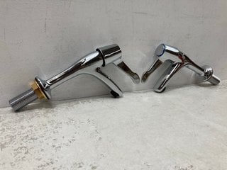 PAIR OF LEVER ACTION KITCHEN SINK TAPS IN CHROME RRP £125: LOCATION - R1