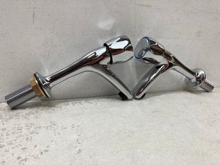 PAIR OF KITCHEN SINK TAPS IN CHROME RRP £125: LOCATION - R1