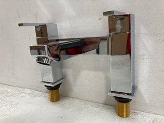 SQUARE STYLE DECK MOUNTED BATH FILLER IN CHROME RRP £305: LOCATION - R1