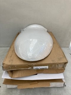 QTY OF ASSORTED TOILET SEATS RRP £200: LOCATION - R2