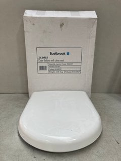 WHITE D SHAPED DELUXE SOFT CLOSED TOILET SEAT RRP £75: LOCATION - R2