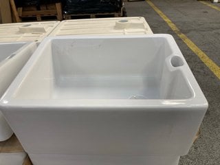 (COLLECTION ONLY) TRADITIONAL CERAMIC BELFAST KITCHEN SINK 590 X 460 X 250MM RRP £345: LOCATION - D6