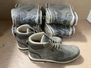 5 X PAIRS OF MENS GREY SUEDE EFFECT BOOTS: UK SIZE 11: LOCATION - WH9