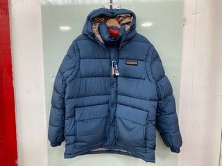 NAPAPIJRI CHAIRLIFT PUFFER JACKET IN BLUE ENSIGN - SIZE XL - RRP £265: LOCATION - BOOTH