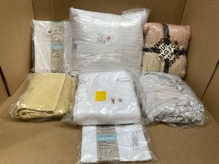 7 X ASSORTED JOHN LEWIS & PARTNERS BEDDING ITEMS TO INCLUDE LAURA ASHLEY ORTONBY THROW IN PLASTER PINK TO ALSO INCLUDE 6 X JOHN LEWIS & PARTNERS PILLOWS: LOCATION - G1