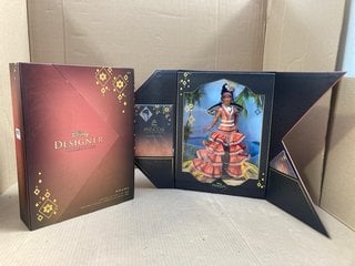 2 X DISNEY DESIGNER COLLECTION LIMITED EDITION MOANA DOLLS: LOCATION - G4