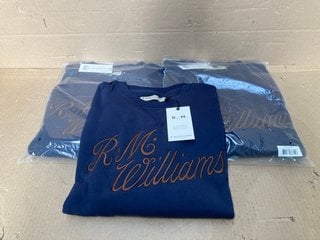 3 X R.M.WILLIAMS MENS SCRIPT CREW NECK SWEATSHIRTS IN NAVY- UK SIZE M - COMBINED RRP £255.00: LOCATION - G6