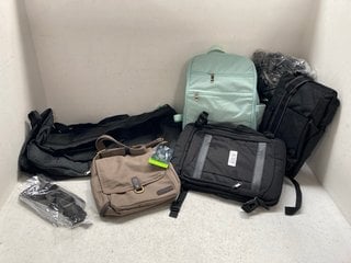 QTY OF ASSORTED BAGS TO INCLUDE KASGO LAPTOP BACKPACK IN BLACK: LOCATION - WH1