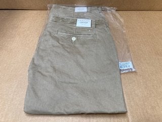 2 X PAIRS OF R.M.WILLIAMS LINCOLN SLIM FIT CHINOS IN KHAKI- UK SIZE M : COMBINED RRP £190.00: LOCATION - G8