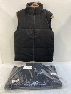 2 X R.M.WILLIAMS LADIES JUKES PUFFER VESTS IN BLACK- UK SIZE 8- COMBINED RRP £220.00: LOCATION - G9