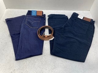 3 X ASSORTED R.M.WILLIAMS CLOTHING ITEMS IN VARIOUS SIZES TO INCLUDE RAMCO REGULAR FIT LOW RISE JEANS IN DARK DENIM- UK SIZE 34": LOCATION - G10