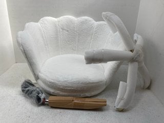 WAHSON OFFICE TUB CHAIR IN WHITE FUR: LOCATION - G10