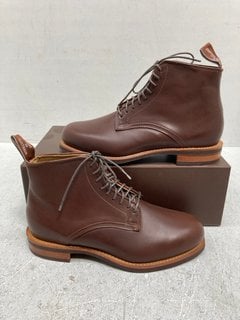 R.M.WILLIAMS RANDWICK LIMITED EDITION MENS LEATHER LACE UP BOOTS IN BROWN- UK SIZE 7: RRP £340.00: LOCATION - G11