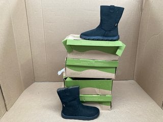 4 X PAIRS OF CHILDRENS FRODDO ZERU TEX BOOTS IN BLACK- UK SIZES 1 & 2.5: LOCATION - F17